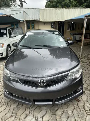 Toyota Camry SE 4dr Sedan (2.5L 4cyl 6A) 2013 Gray