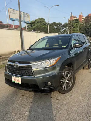Toyota Highlander XLE V6 4x4 (3.5L 6cyl 6A) 2016 Green