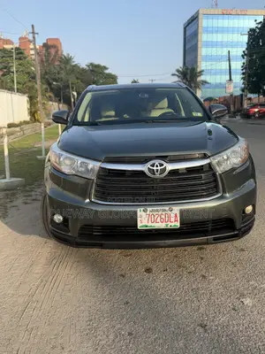 Toyota Highlander XLE V6 4x4 (3.5L 6cyl 6A) 2016 Green