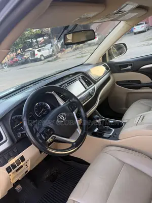 Toyota Highlander XLE V6 4x4 (3.5L 6cyl 6A) 2016 Green
