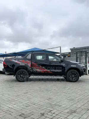 New Toyota Hilux 2025 Black