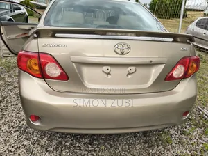 Toyota Corolla LE 4dr Sedan (1.8L 4 cyl 4A) 2009 Gold