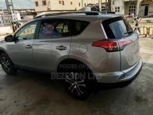 Toyota RAV4 LE AWD (2.5L 4cyl 6A) 2017 Silver