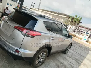 Toyota RAV4 LE AWD (2.5L 4cyl 6A) 2017 Silver