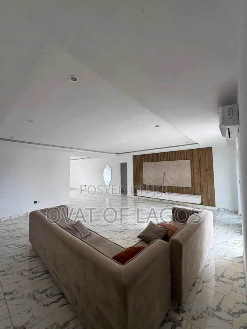 2bdrm Duplex in Lekki Phase 1 for rent