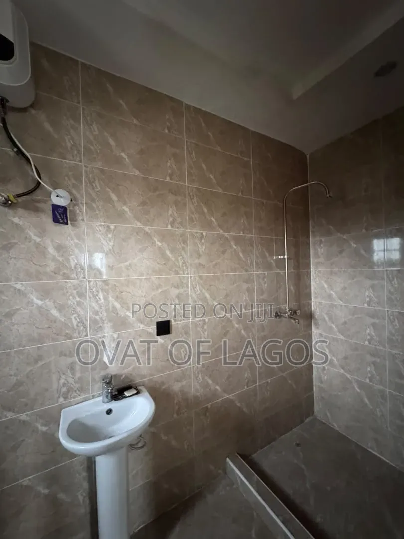 2bdrm Duplex in Lekki Phase 1 for rent