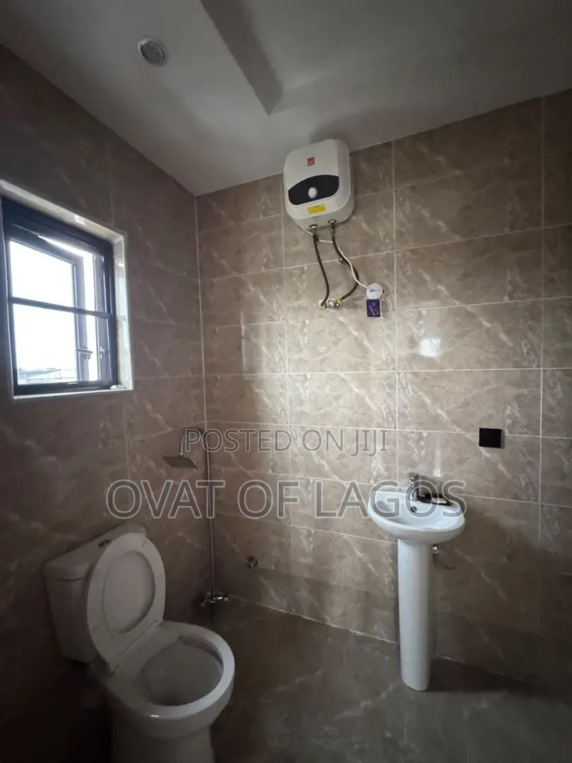 2bdrm Duplex in Lekki Phase 1 for rent