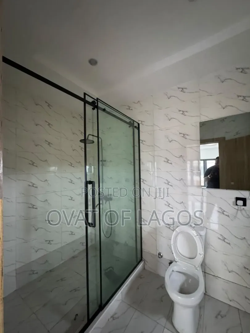 2bdrm Duplex in Lekki Phase 1 for rent