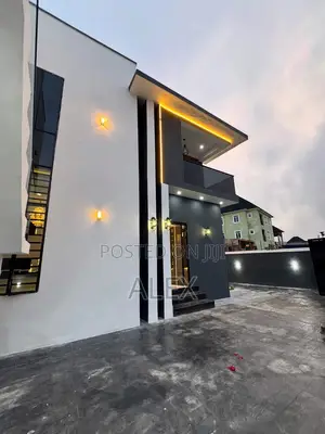 5bdrm Duplex in Chevron for rent