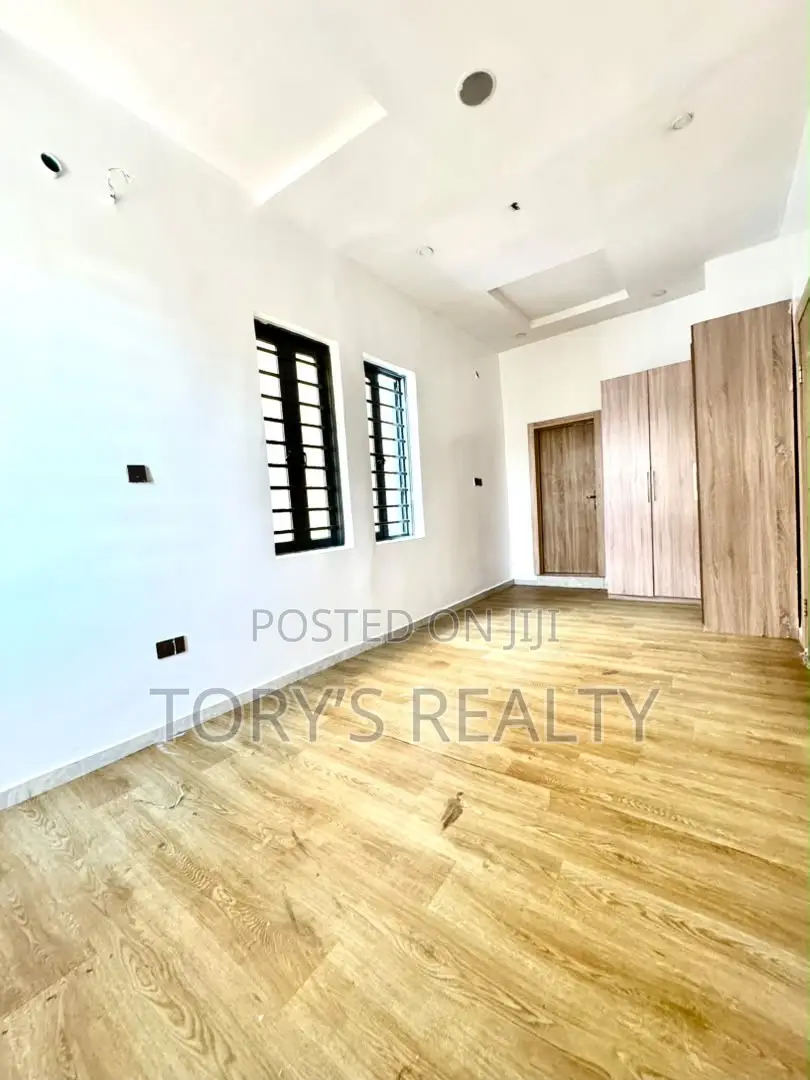 3bdrm Duplex in Lekki Phase 2 for rent