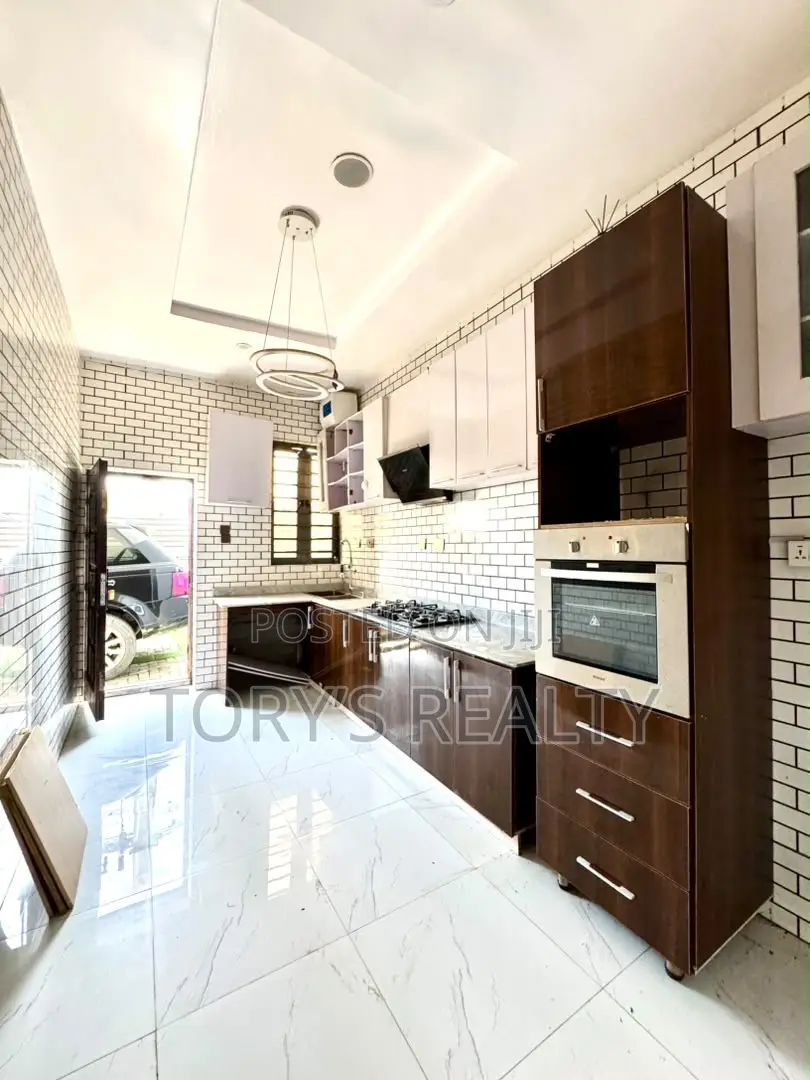 3bdrm Duplex in Lekki Phase 2 for rent