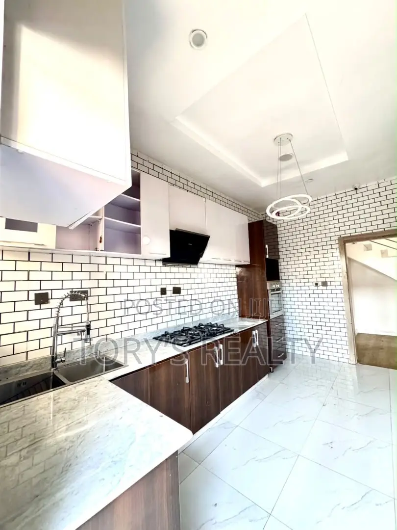3bdrm Duplex in Lekki Phase 2 for rent