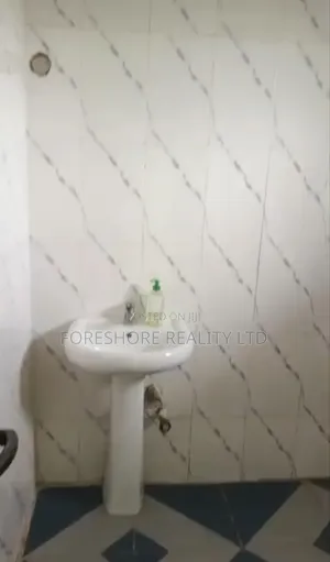 5bdrm Duplex in Magodo Phase 2 for rent