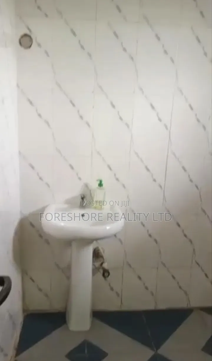 5bdrm Duplex in Magodo Phase 2 for rent