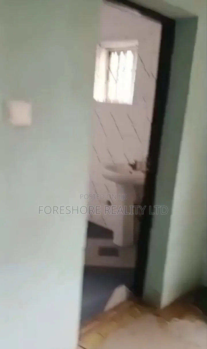 5bdrm Duplex in Magodo Phase 2 for rent