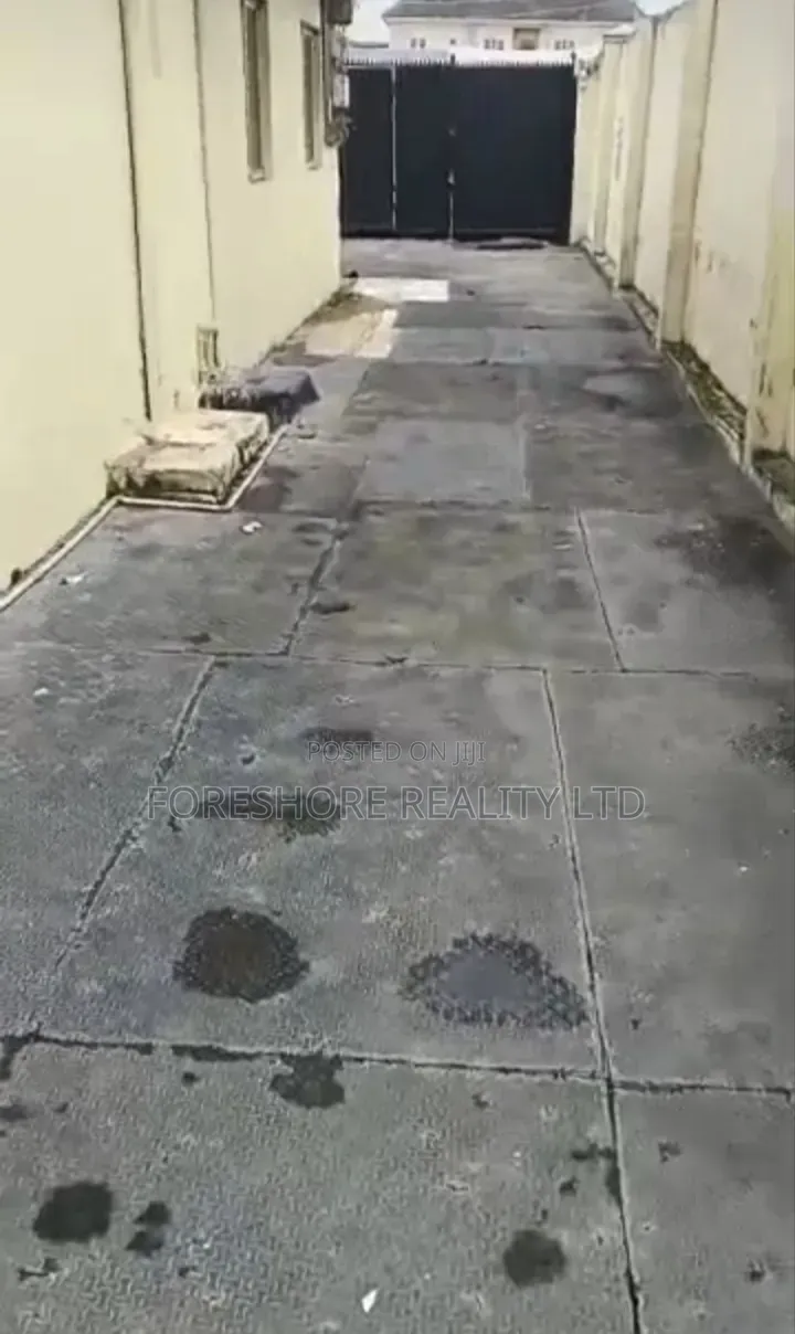 5bdrm Duplex in Magodo Phase 2 for rent