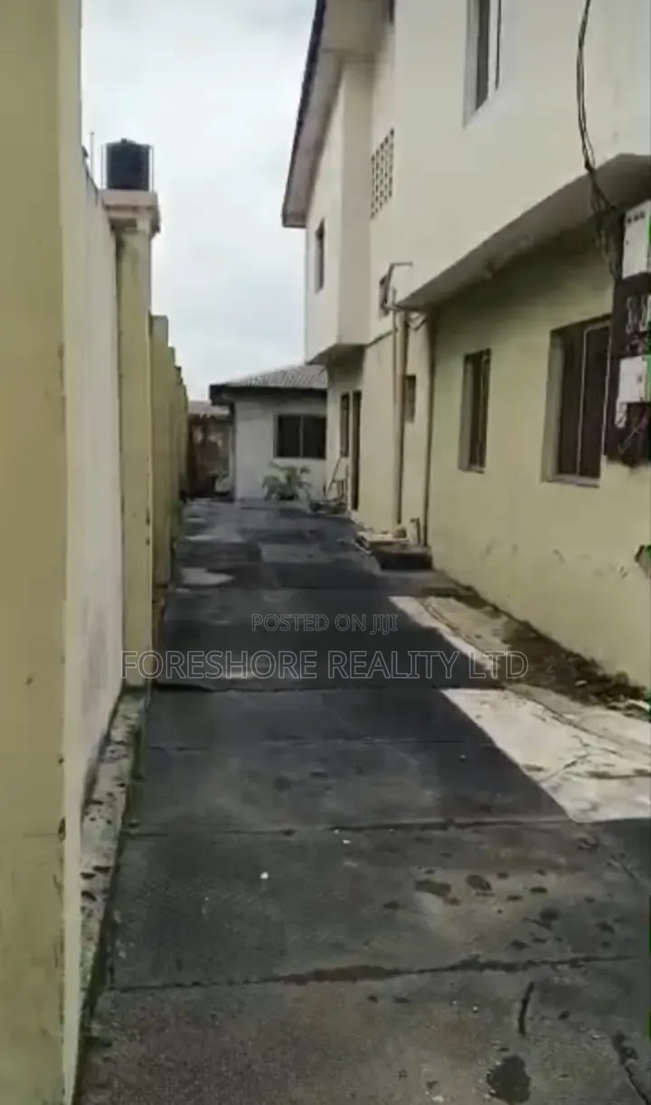 5bdrm Duplex in Magodo Phase 2 for rent