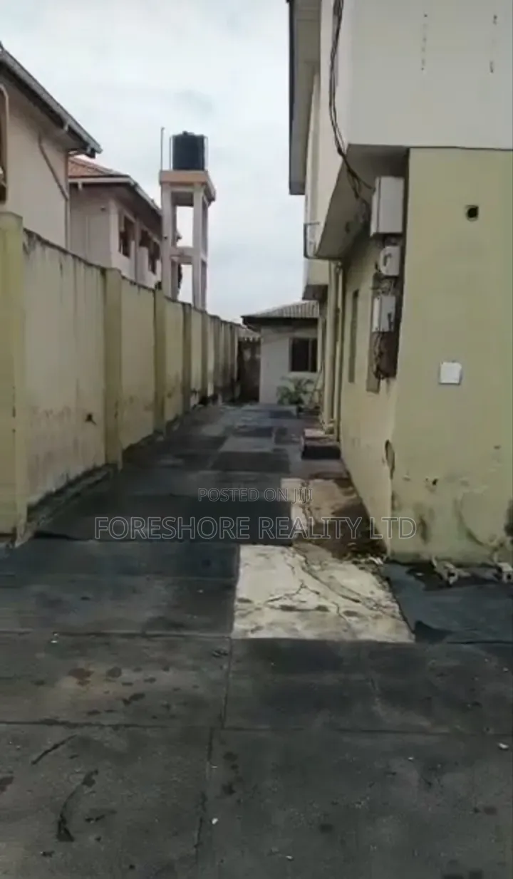 5bdrm Duplex in Magodo Phase 2 for rent