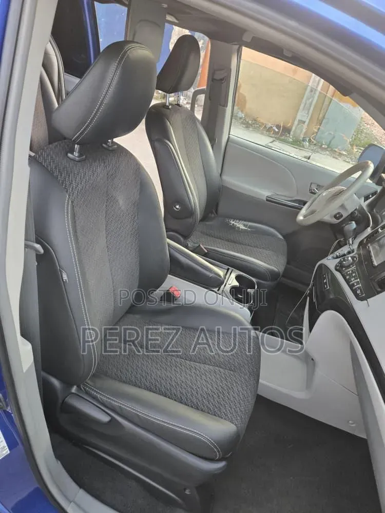 Toyota Sienna 2011 Blue