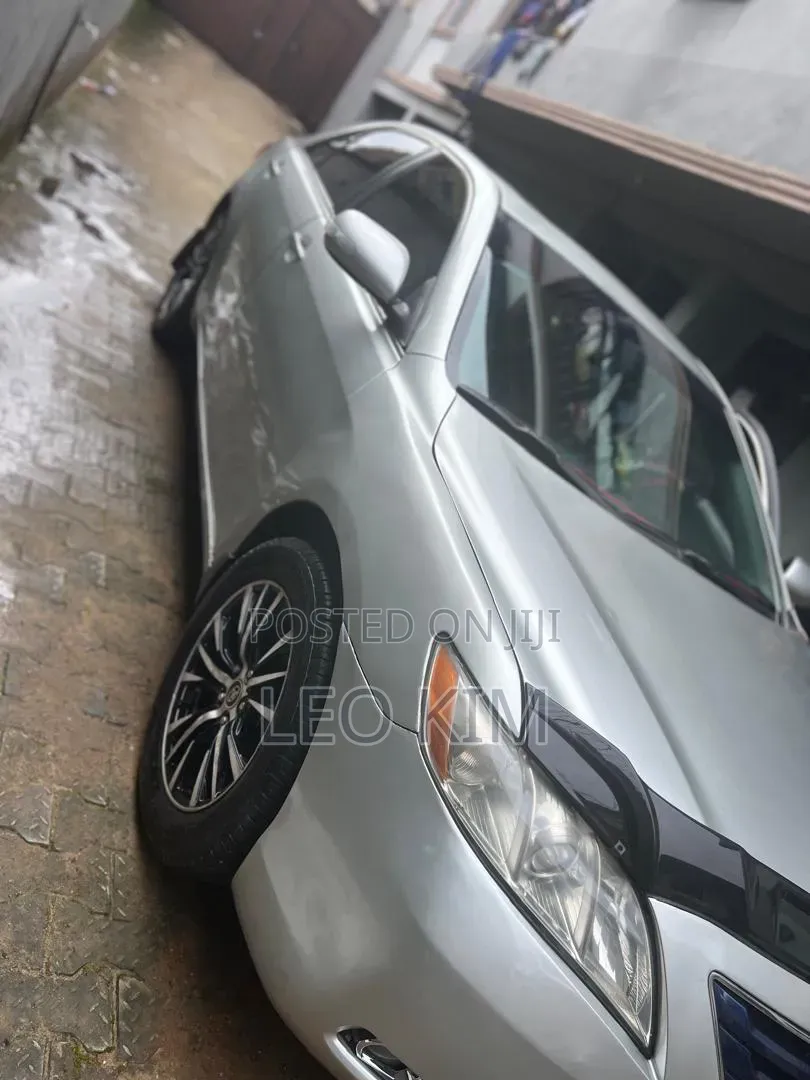Toyota Camry 2010 Silver
