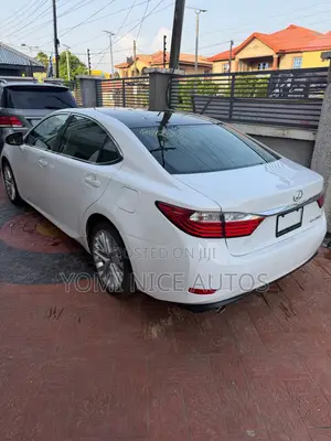 Lexus ES 2015 White