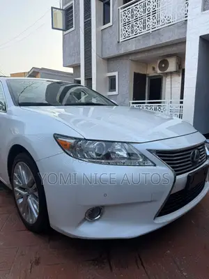 Lexus ES 2015 White