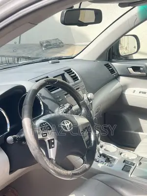 Toyota Highlander SE 2011 Silver