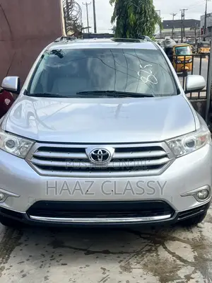 Toyota Highlander SE 2011 Silver