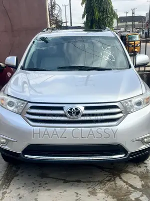 Toyota Highlander SE 2011 Silver