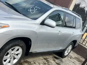 Toyota Highlander SE 2011 Silver