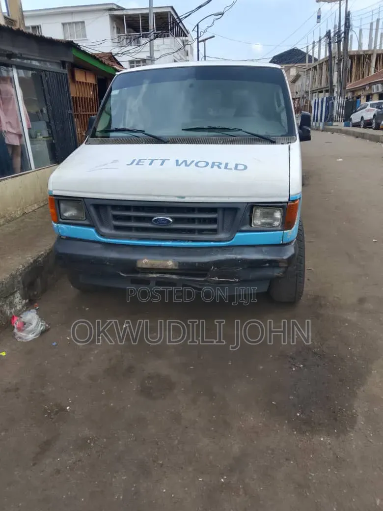 Ford E550 2007 Blue