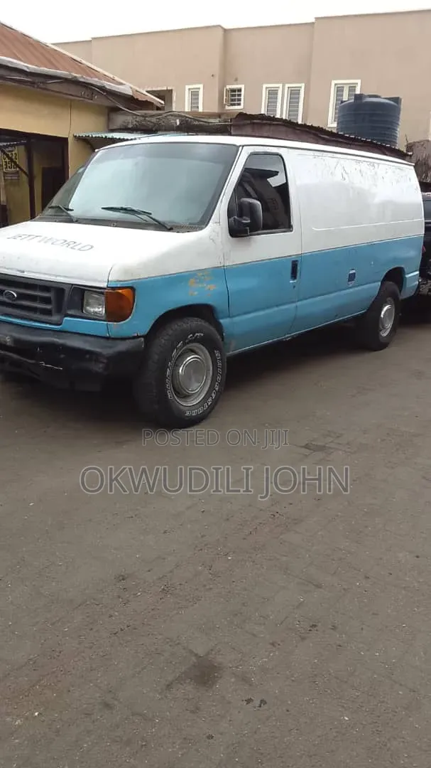 Ford E550 2007 Blue