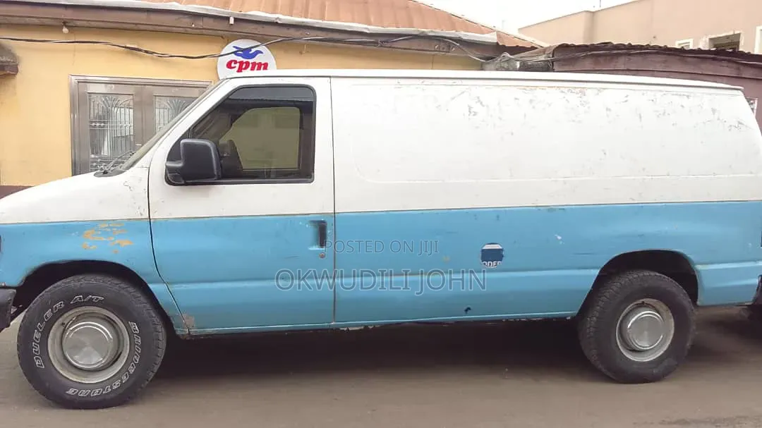 Ford E550 2007 Blue