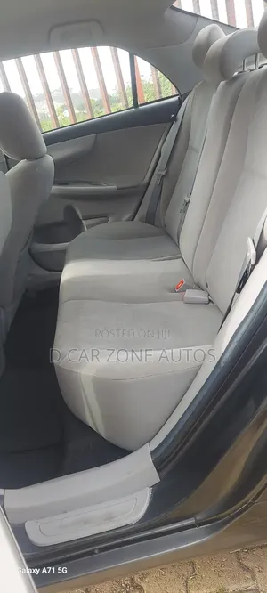 Toyota Corolla LE 4dr Sedan (1.8L 4cyl 4A) 2012 Gray