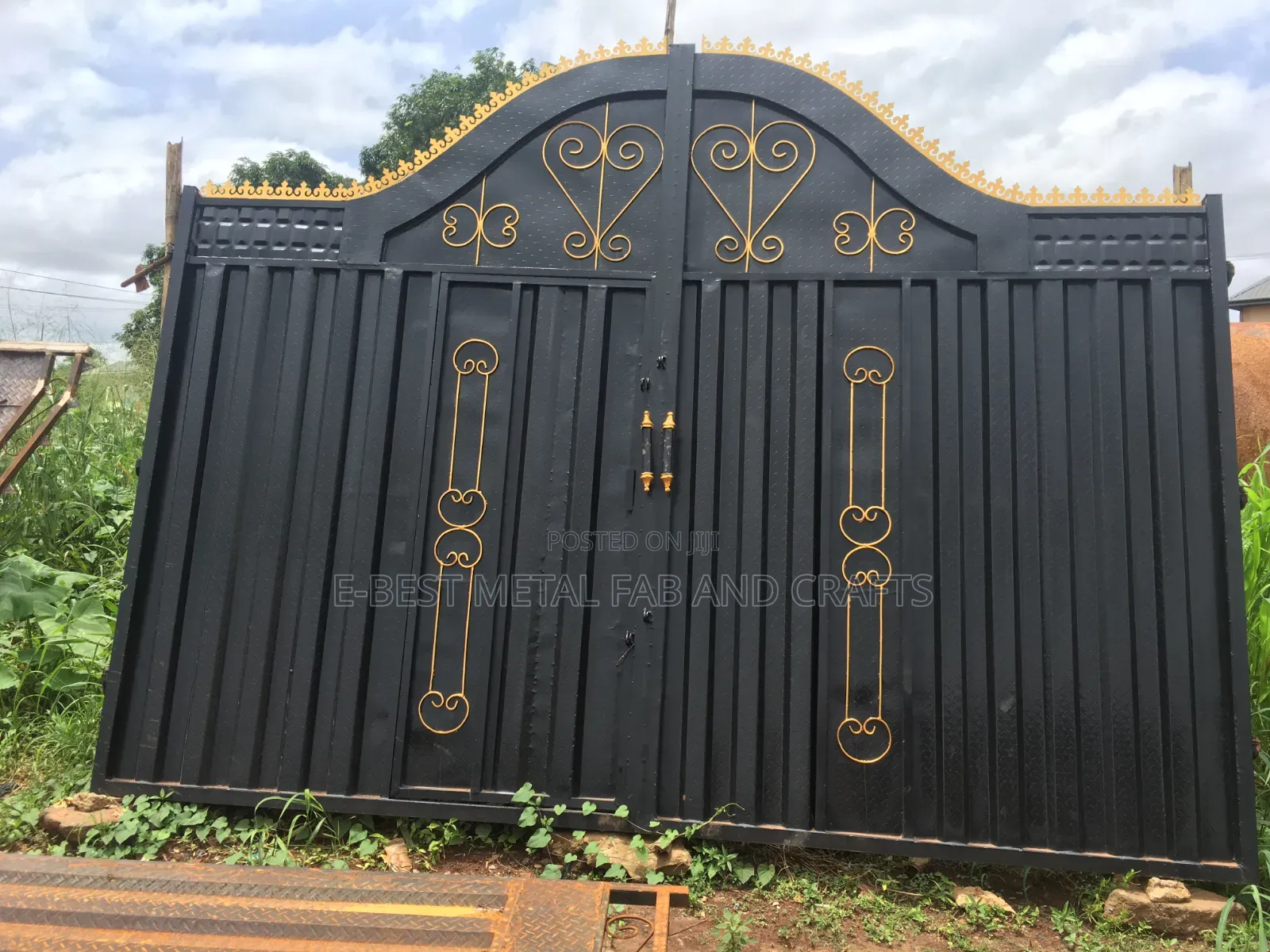 Buy and Install Ready-Made and Unique Solid Black Gate