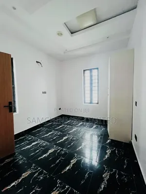 Mini Flat in Ikota for rent