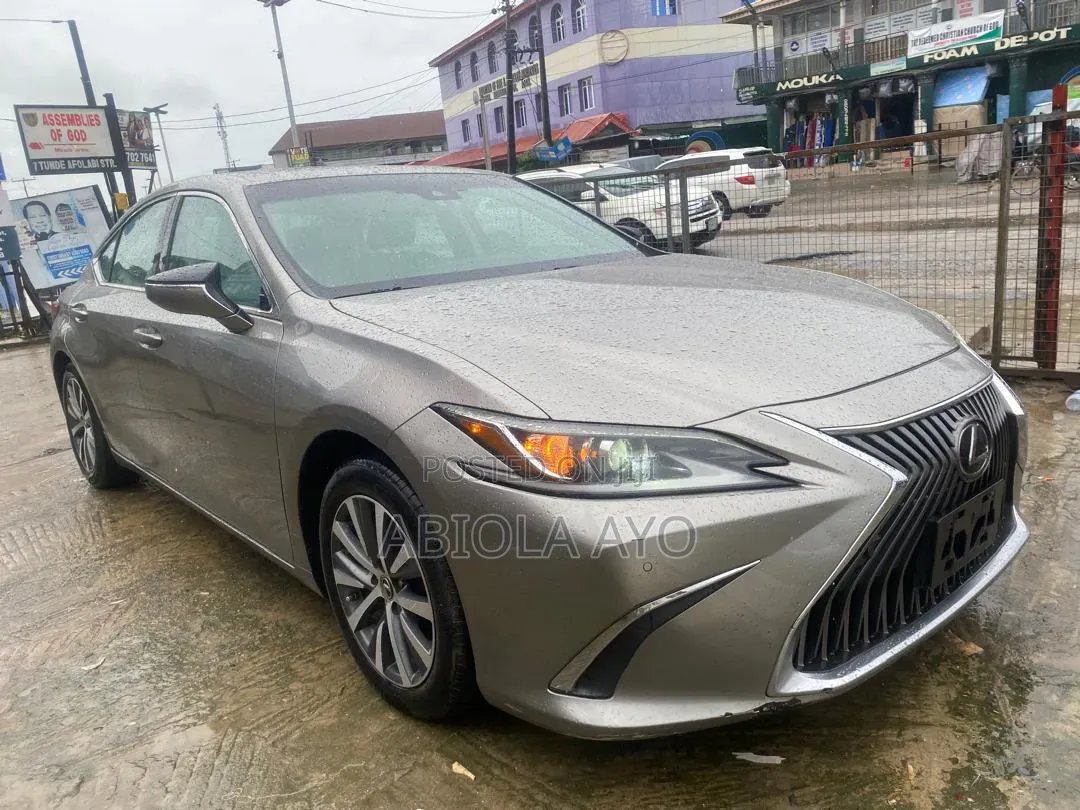 Lexus ES 2019 Gold