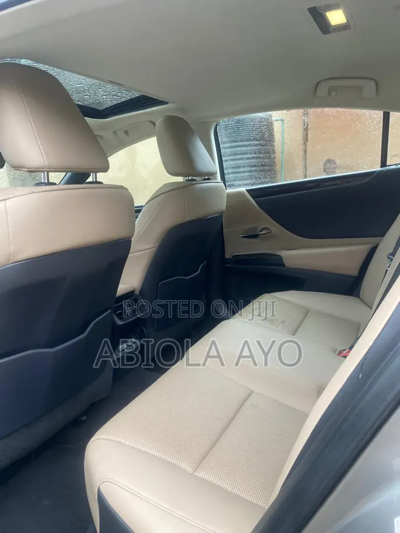 Lexus ES 2019 Gold