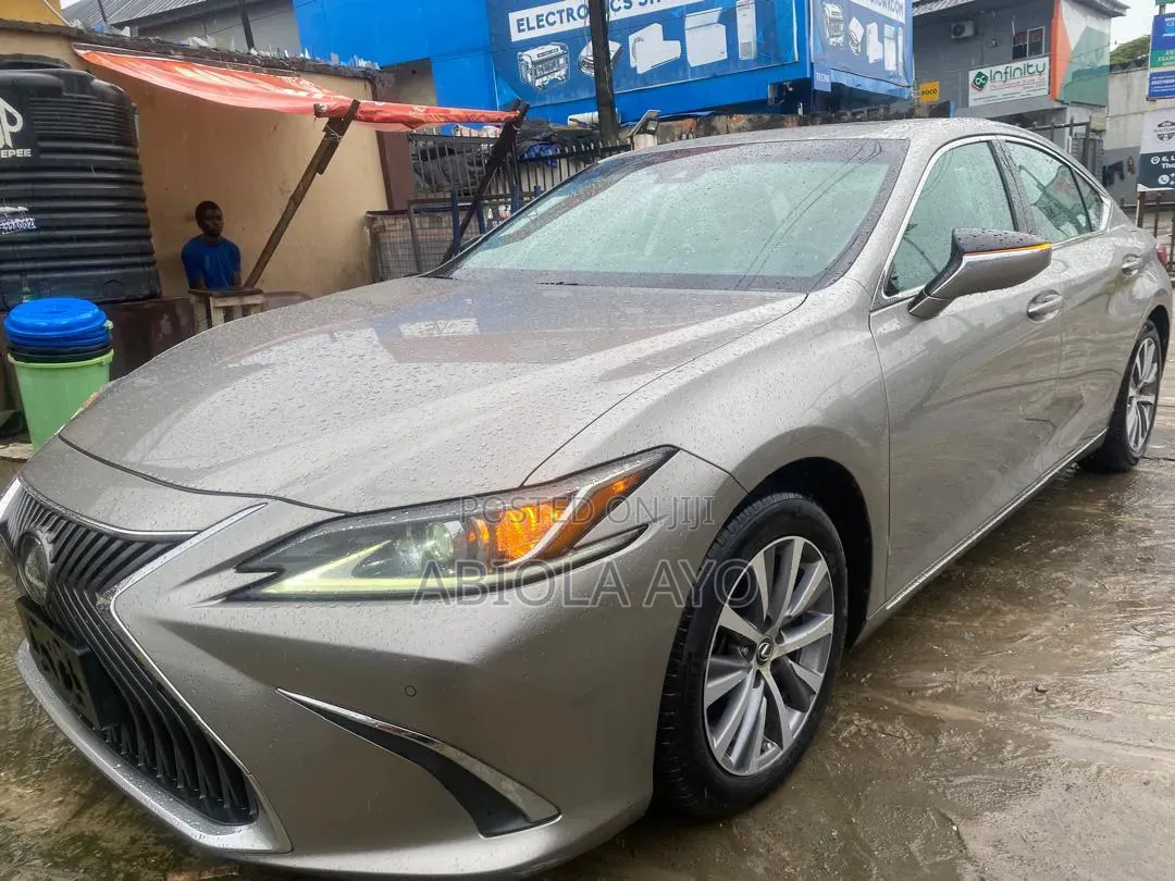 Lexus ES 2019 Gold