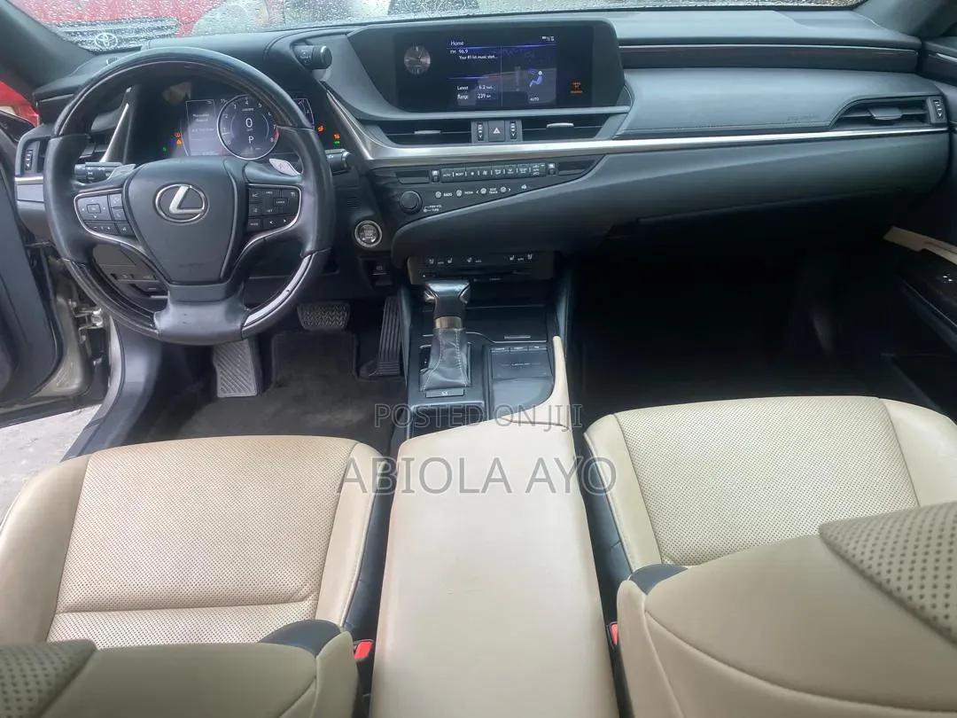 Lexus ES 2019 Gold