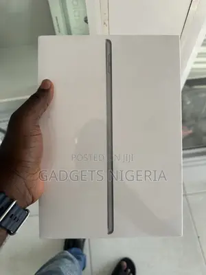 New Apple iPad 9.7 64 GB Gray