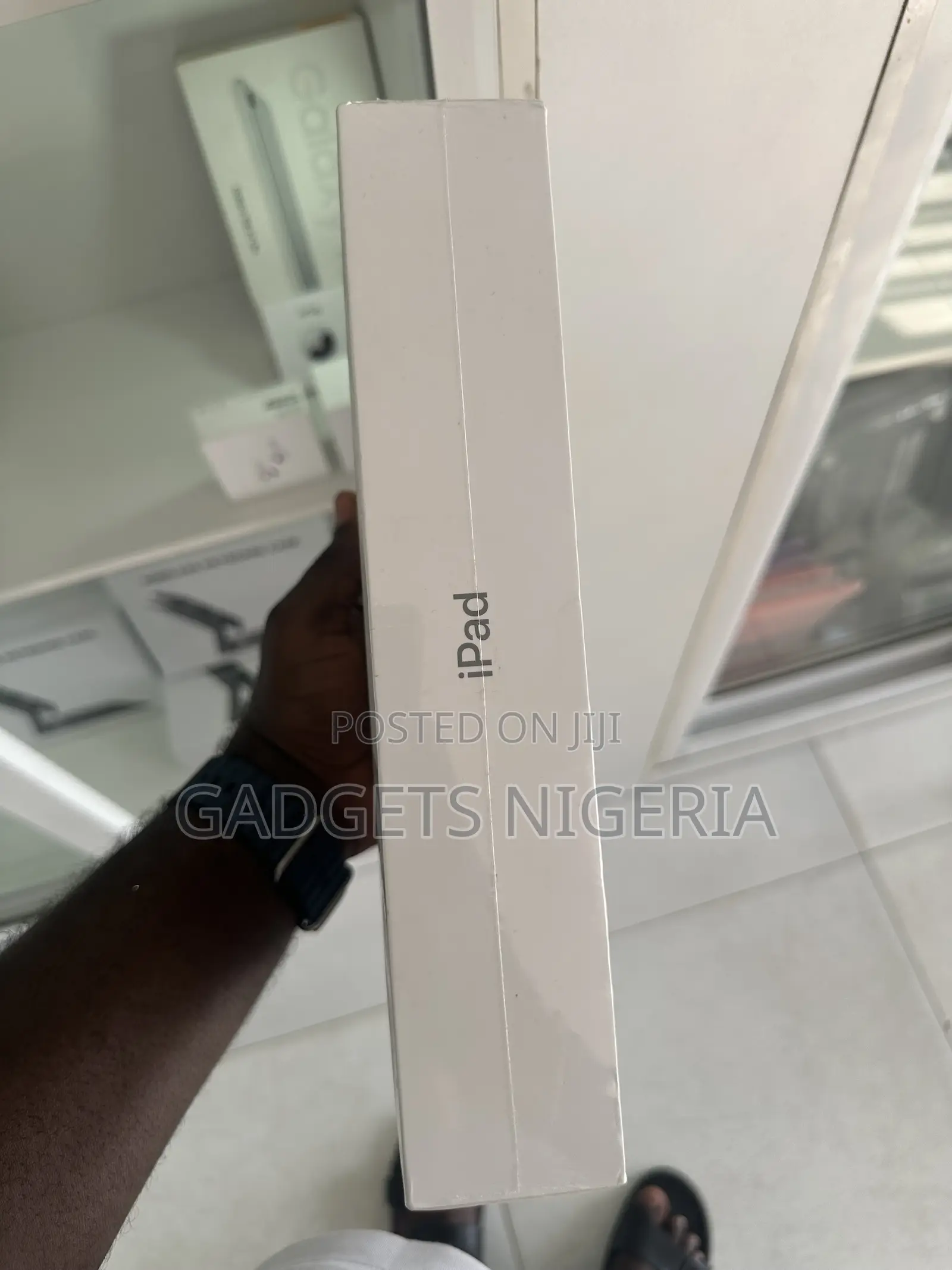 New Apple iPad 10.2 (2021) 64 GB Gray