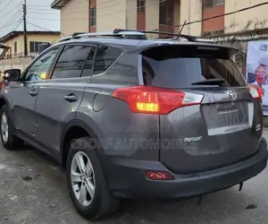 Toyota RAV4 XLE 4dr SUV (2.5L 4cyl 6A) 2014 Gray