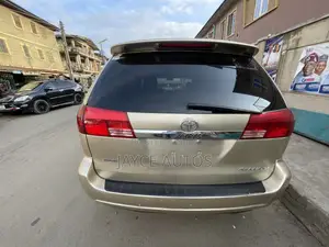 Toyota Sienna 2005 Gold