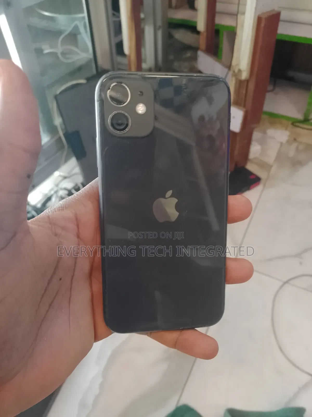Apple iPhone 11 64 GB Gray