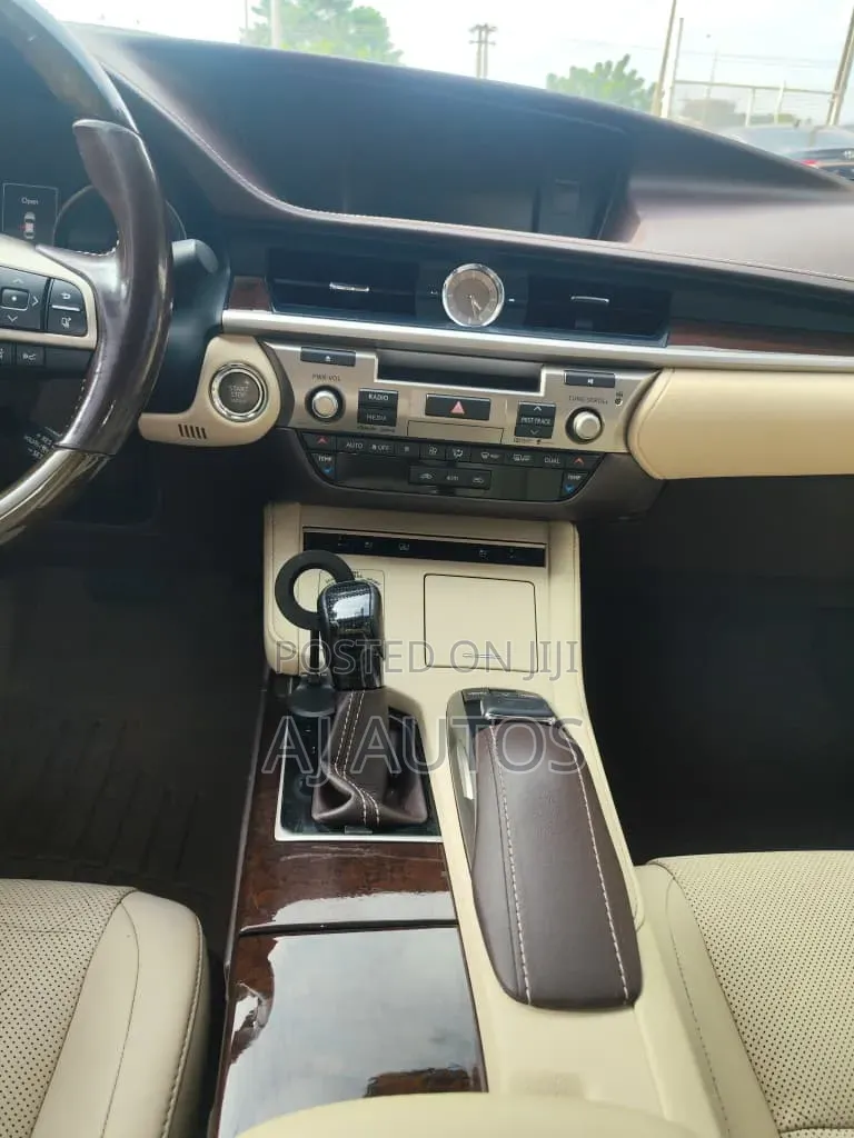 Lexus ES 2016 White