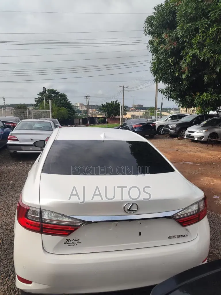 Lexus ES 2016 White
