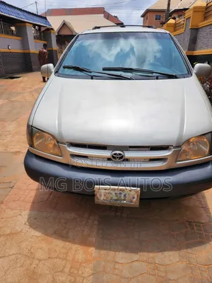Toyota Sienna 2000 Gray
