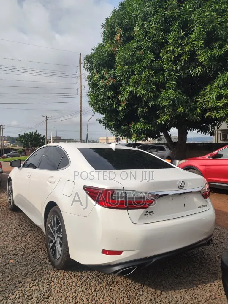 Lexus ES 2016 White
