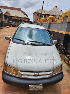 Toyota Sienna 2000 Gray